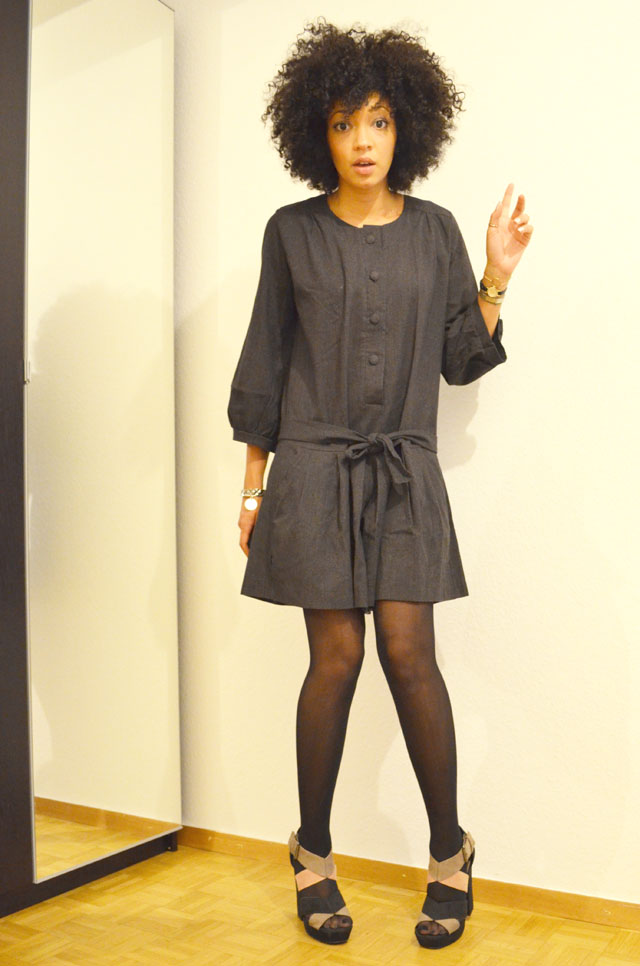 mercredie-blog-mode-look-outfit-style-h&m-sandales-compensees-robe-grise-pineapple-galeries-lafayette-2