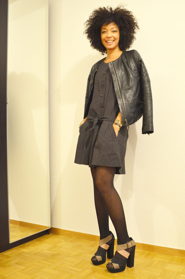 mercredie-blog-mode-look-outfit-style-h&m-sandales-compensees-robe-grise-pineapple-galeries-lafayette-6