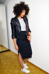 mercredie-blog-mode-geneve-suisse-tshirt-shesinside-leather-biker-jacket-perfecto-balenciaga-curly-natural-hair-nappy-stan-smith2