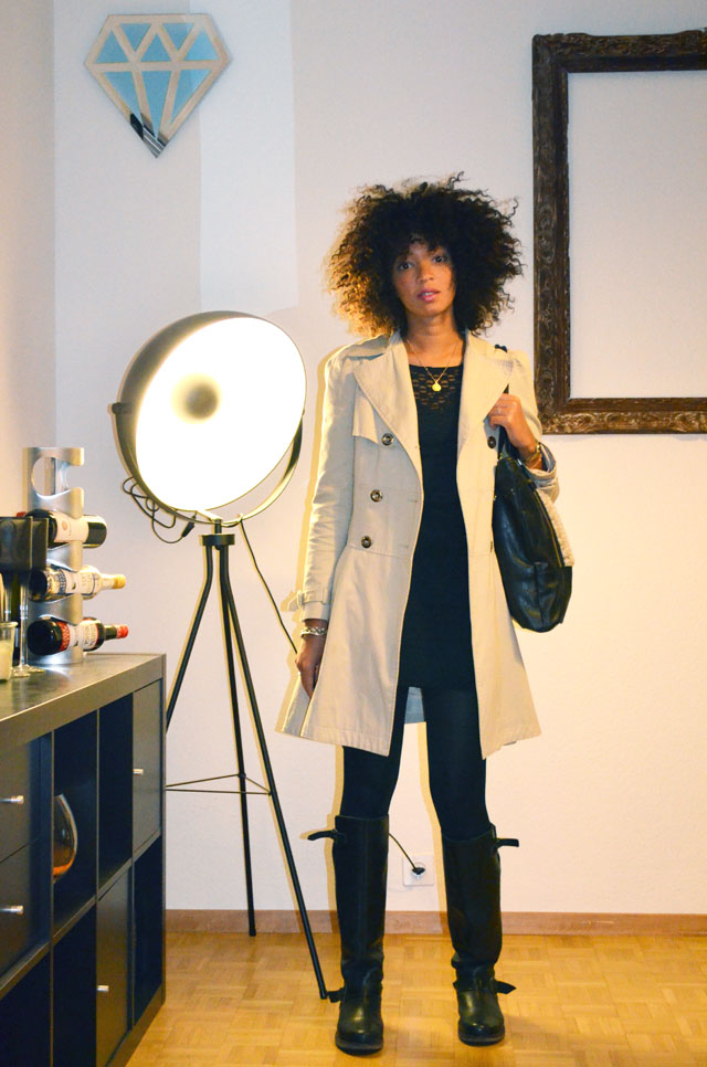 mercredie-blog-mode-outfit-look-style-look-robe-noire-dentelle-atmosphere-primark-bottes-zip-asos-trench-corset-sac-topshop-fourrure-cheveux-naturels-nappy-hair-afro-boucles