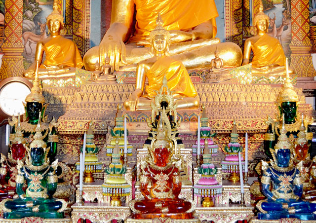 mercredie-blog-mode-voyage-thailande-buddhas-multicolores