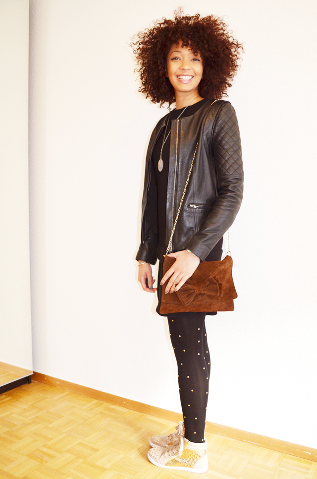 mercredie-blog-mode-beaute-geneve-collants-clous-cloutes-studded-tights-sneakers-sequins-beige-afro-hair-nappy-cheveux-frises