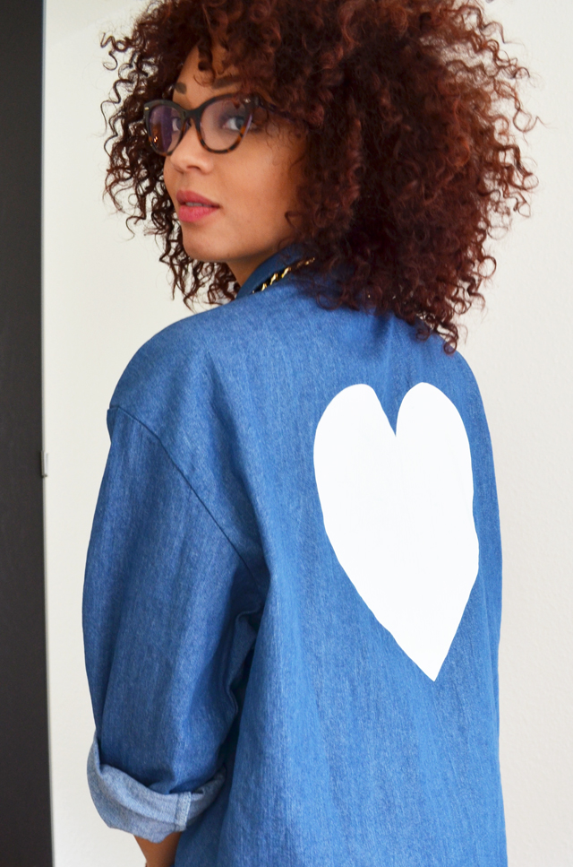mercredie-blog-mode-chemise-denim-jean-collier-or-bling-stylenanda-coeur-dos-afro-cheveux-hair-natural-nappy-rayban-cat-eye-cateye-5226