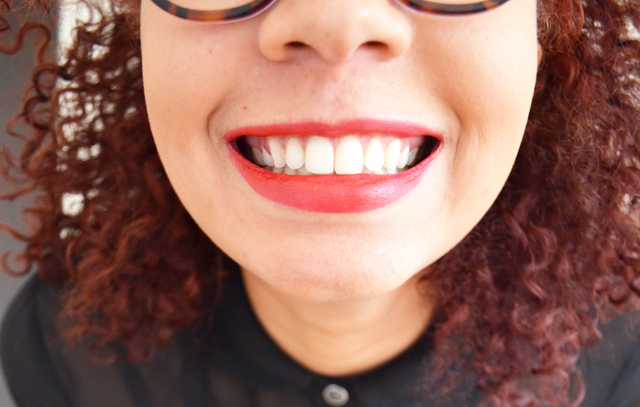 mercredie-blog-mode-sourire-rouge-a-levres-rouge-lipstick-red-afro-hair-cheveux-naturels
