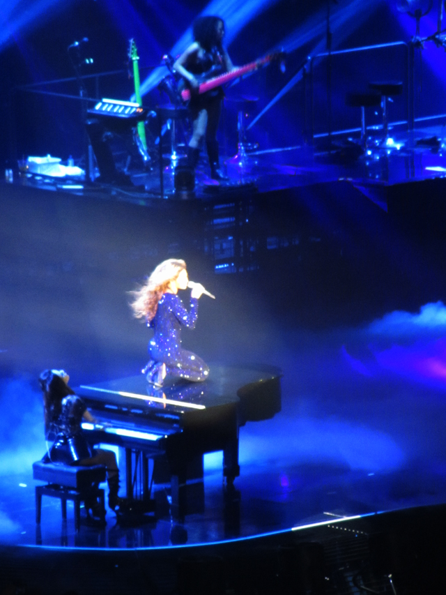 mercredie-blog-mode-Zurich-Beyonce-concert-Suisse-Hallenstadion-mrs-carter-show-live-blue-jumpsuit-sequins