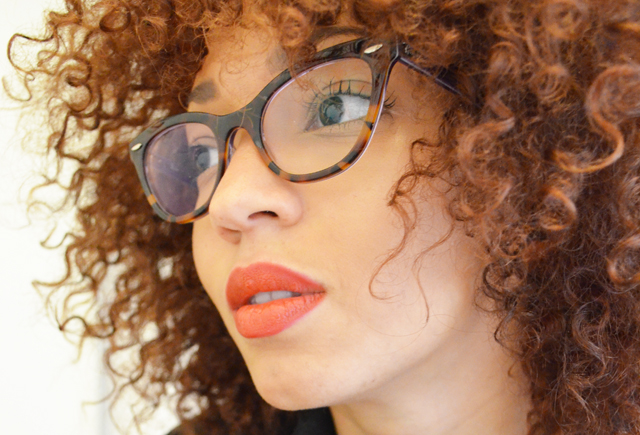 mercredie-blog-mode-beaute-cheveux-afro-hair-nappy-red-rouge-curly-lunettes-glasses-eyeglasses-ray-ban-rayban-5226