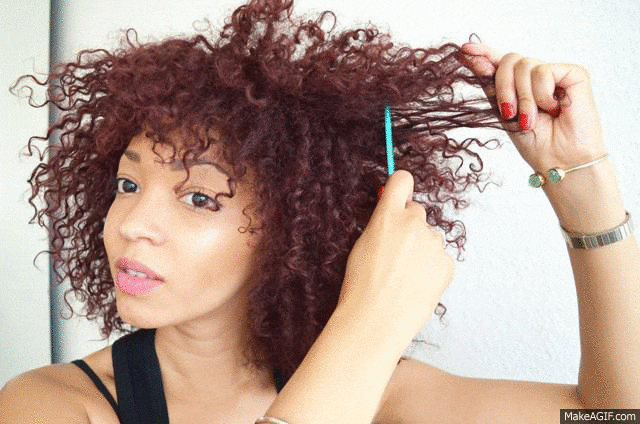 mercredie-blog-mode-beaute-geneve-big-hair-afro-backcombing-creper-cheveux-volume-peigne2-gif