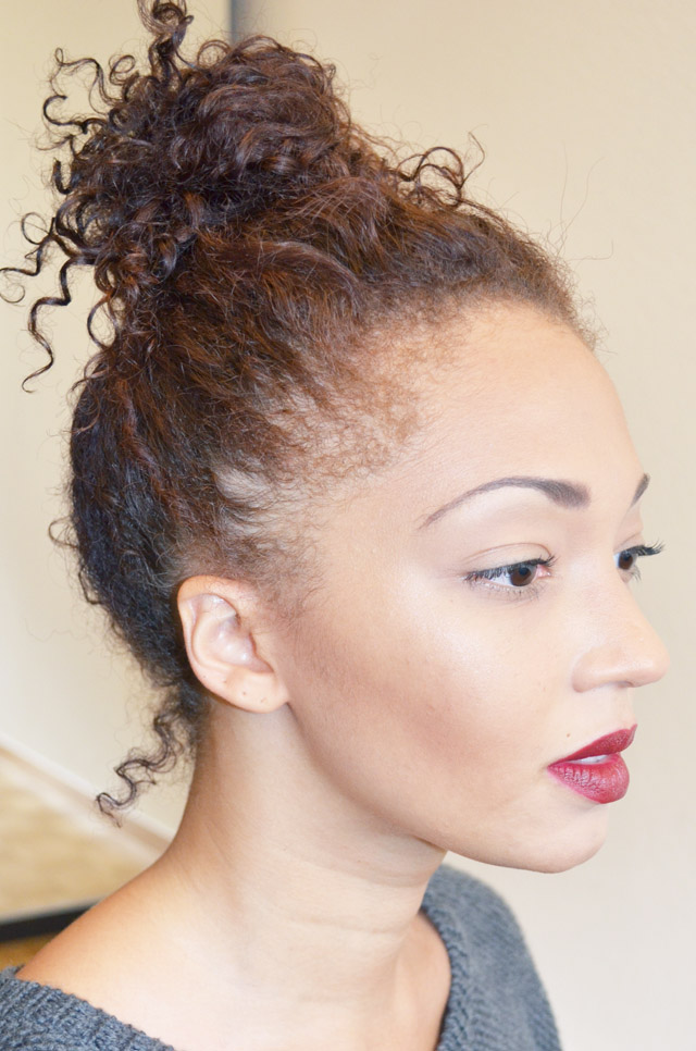 mercredie-blog-mode-beaute-mac-lipstick-rouge-levres-diva-fonce-contouring-afro-bun-curly-hair