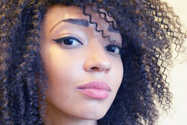 mercredie-blog-mode-beaute-cheveux-afro-nappy-boucles-frises-curls-curly-tissage-weave-jerry-curl-naturel-perfect-eyeliner