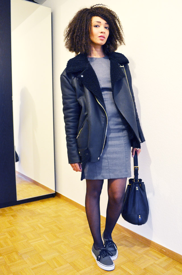mercredie-blog-mode-fashion-blogger-suisse-geneve-afro-hair-jerry-curl-curls-nappy-weave-robe-moulante-grise-h&m-vans-grey-dark-gris-fonce-sneakers-shearling-jacket-acne-like-ersatz-stylenanda