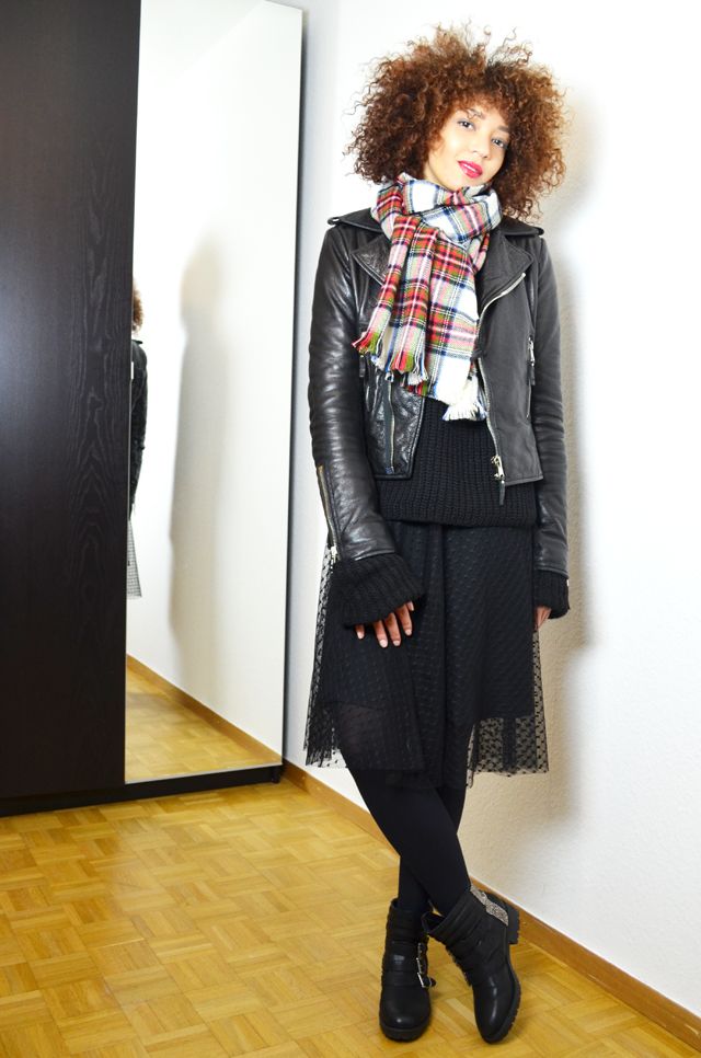mercredie-blog-mode-geneve-fashion-blogger-zara-2013-plumetis-skirt-jupe-balenciaga-biker-jacket-black-echarpe-h&m-tartan-afro-hair-nappy-curls-curly2