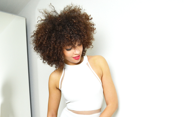 mercredie-blog-mode-geneve-suisse-switzerland-minimalist-outfit-look-style-fashion-chicwish-blanc-white-curly-nappy-natural-hair-afro2