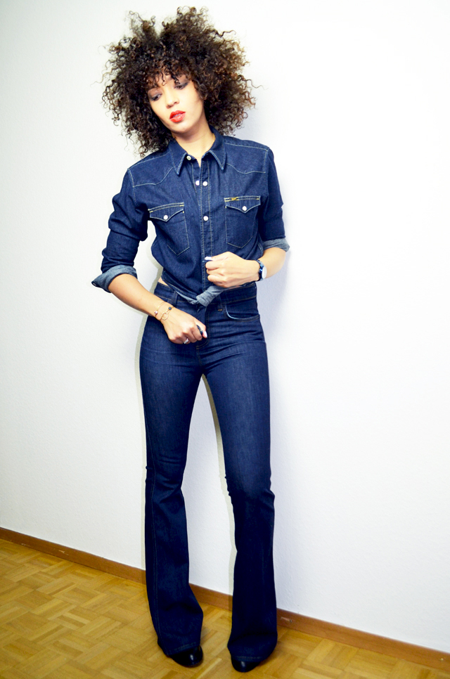 mercredie-blog-mode-guess-instant-bleu-montre-W0448L5-denim-total-look-lee-j-brand-dumbell-afro-hair-natural-nappy-curls-curly-cheveux-frises-boucles