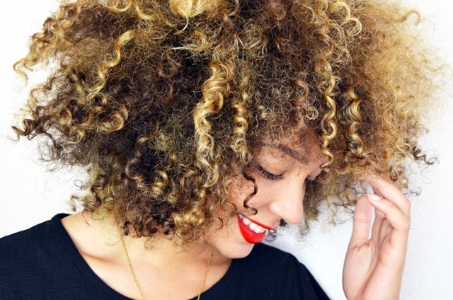 mercredie-blog-cheveux-afro-boucles-hair-natural-naturels-highlights-blond-blonde-bleached-curls-curly-3c4
