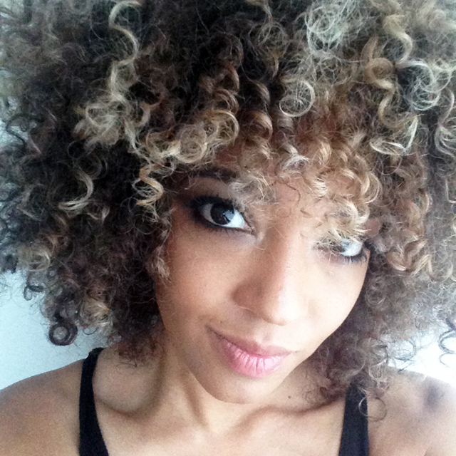 mercredie-blog-beaute-cheveux-blonds-afro-hair-naturels-natural-bal-des-createurs-geneve-platine-selfie