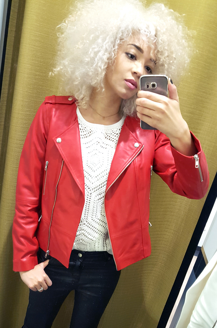 mercredie-blog-mode-geneve-123-boutique-1.2.3-paris-outfit-ootd-jean-enduit-top-maille-veste-cuir-rouge-biker-perfecto-red-leather-jacket
