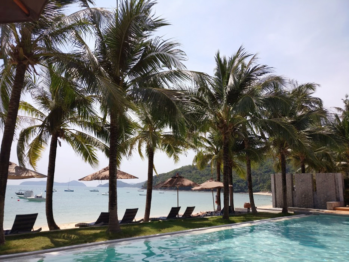 mercredie-blog-mode-thailande-travel-bloggeuse-voyage-piscine-bandara-villa-phuket2