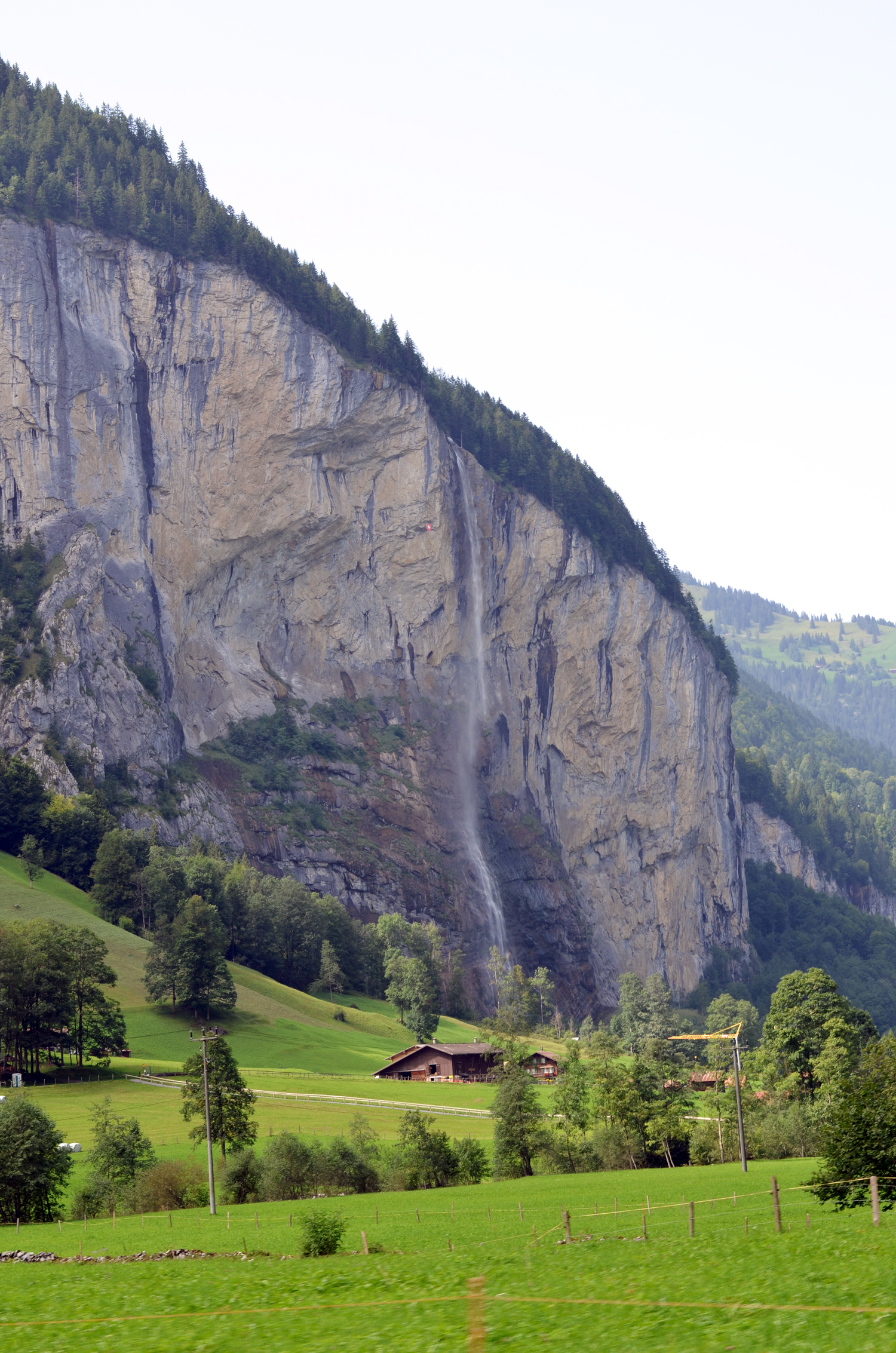 mercredie-blog-geneve-suisse-voyage-my-switzerland-grand-tour-roadtrip-europcar-accor-hotel-chutes-cascades-trummelbach-falls
