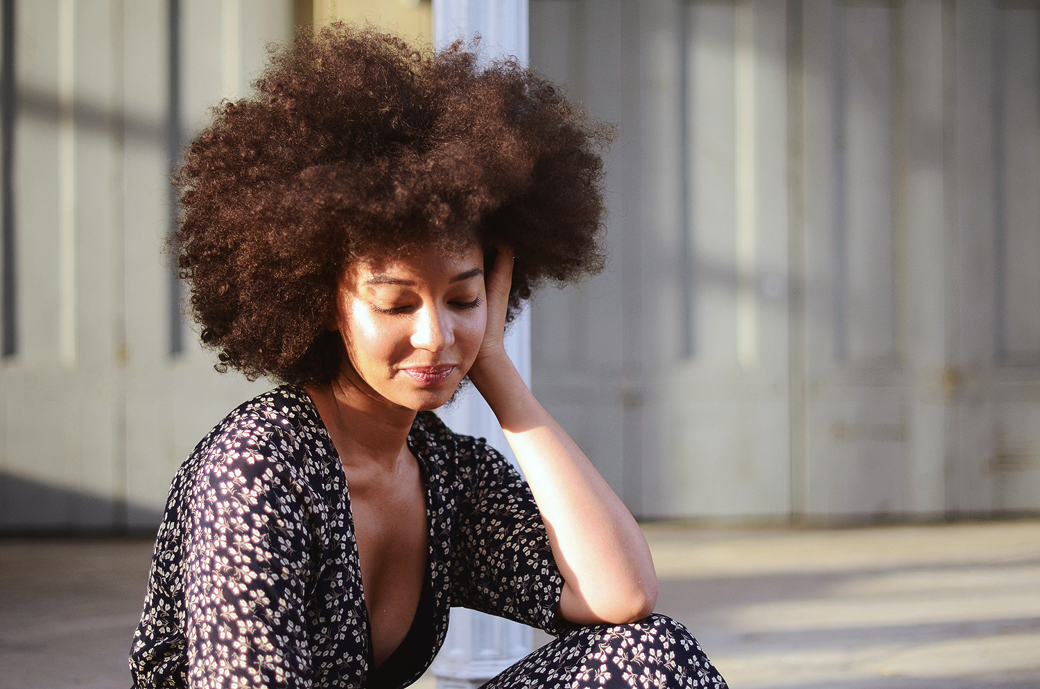 mercredie-blog-mode-geneve-blogueuse-bloggeuse-suisse-swiss-switzerland-robe-ganni-dress-floral-afro-hair-nappy-curly-curls-big-fro-cheveux-frises3-1