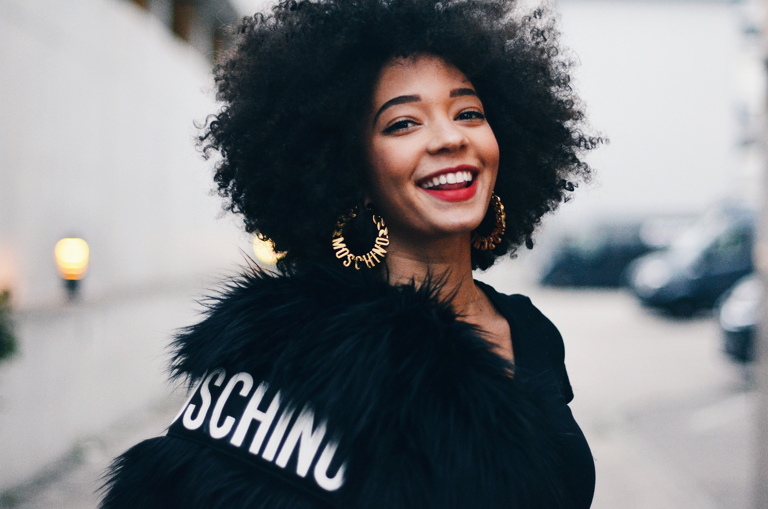 mercredie-blog-mode-fashion-blogger-suisse-geneve-geneva-switzerland-jacket-fur-fake-hm-tv-moschino-collection-afro-natural-curly-hair2
