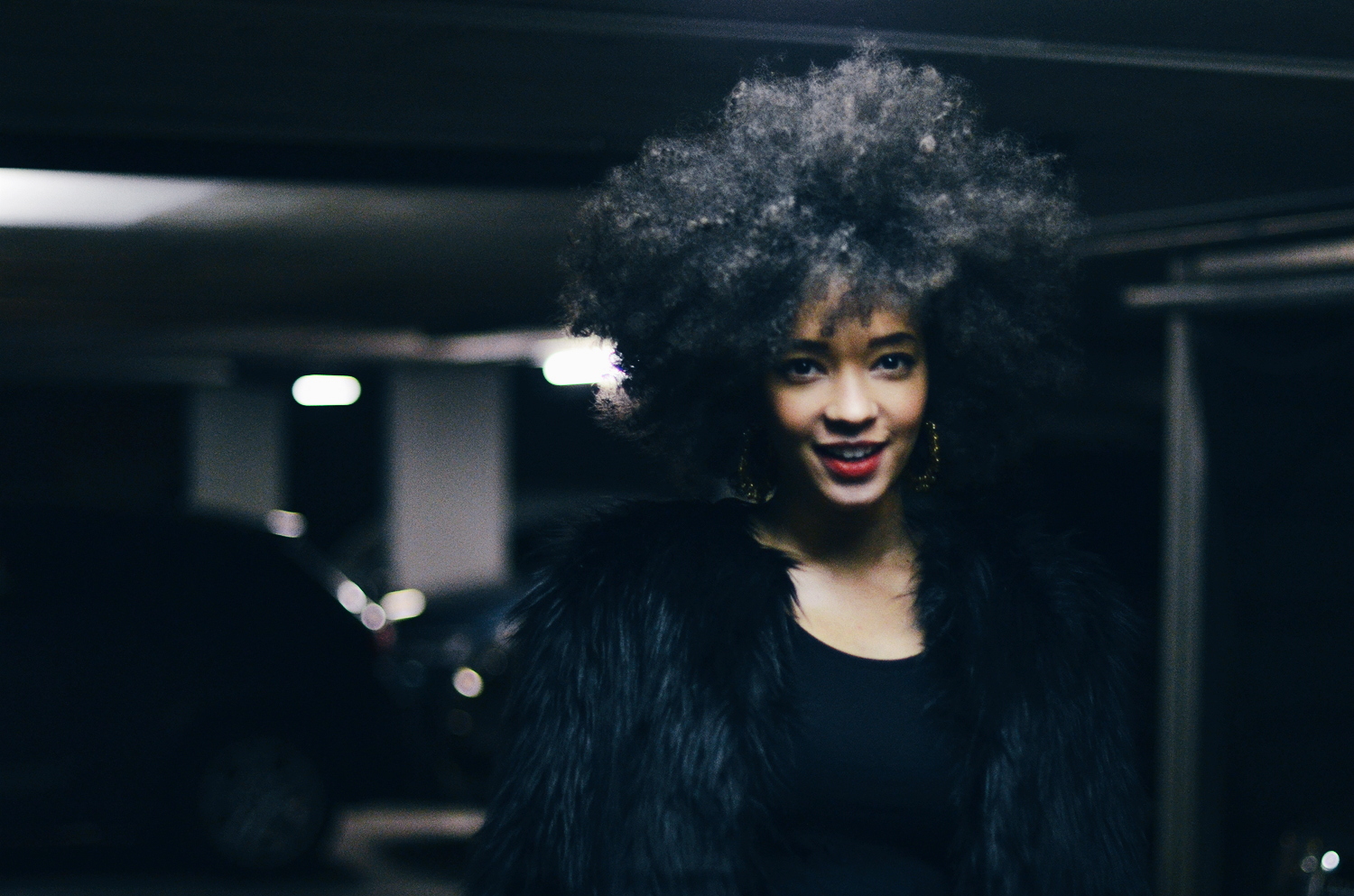 mercredie-blog-mode-fashion-blogger-suisse-geneve-geneva-switzerland-jacket-fur-fake-hm-tv-moschino-collection-afro-natural-curly-hair6
